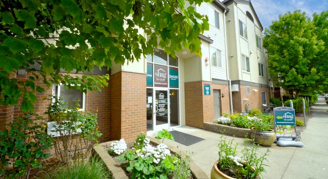 Primary Photo - Tri Court Apartments