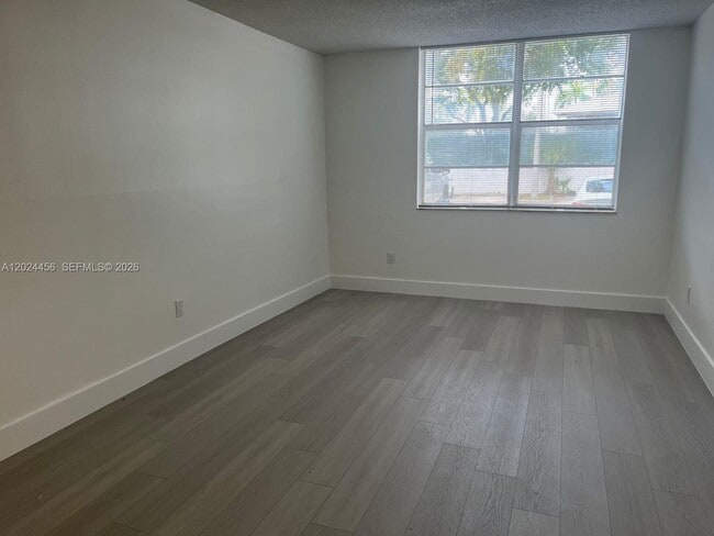 Building Photo - 484 NW 165th St