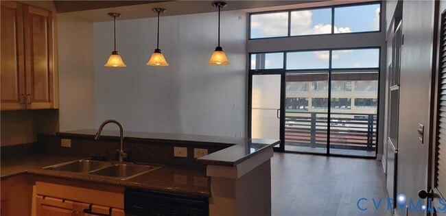 Building Photo - 1333 W Broad St