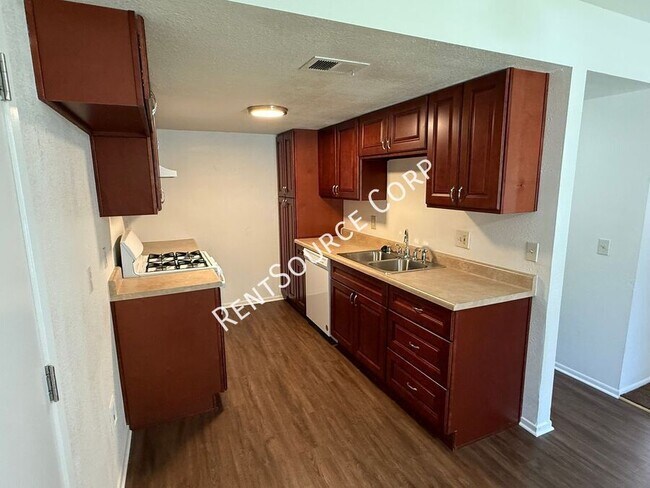 Building Photo - 1311 W Ave J 4