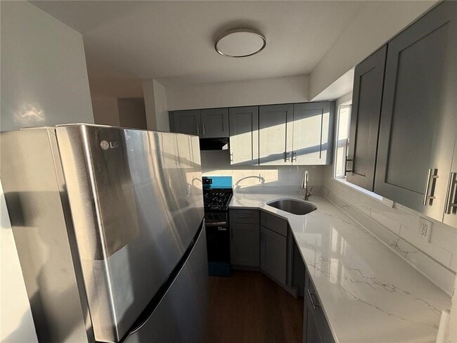 Building Photo - 120-36 Marsden St