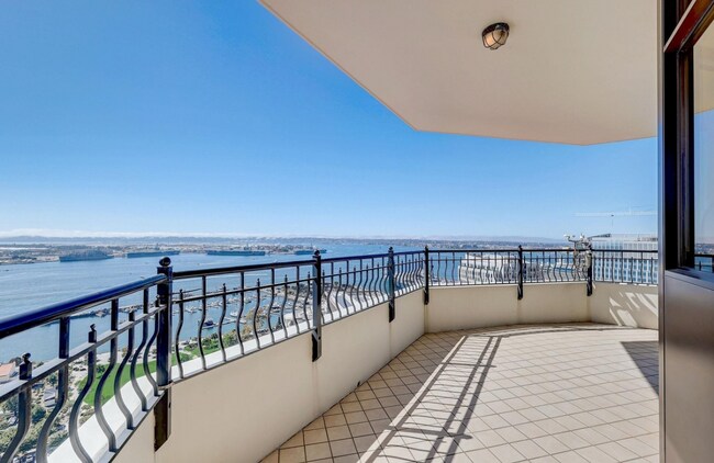 Building Photo - 700 W Harbor Dr