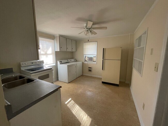 Building Photo - 4904 Franklin Ave