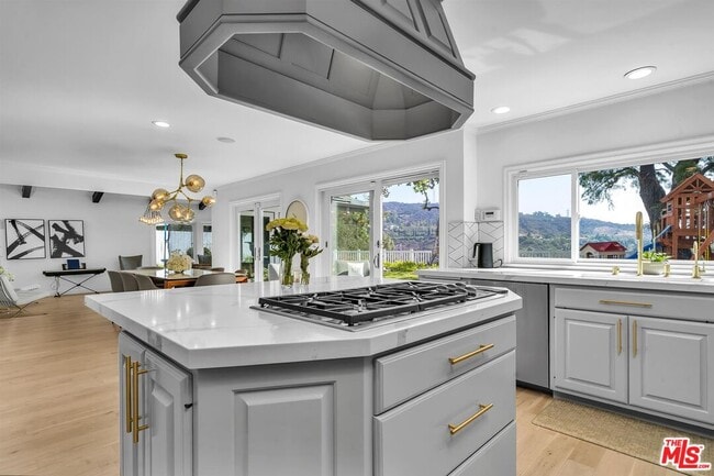 Building Photo - 2324 Banyan Dr