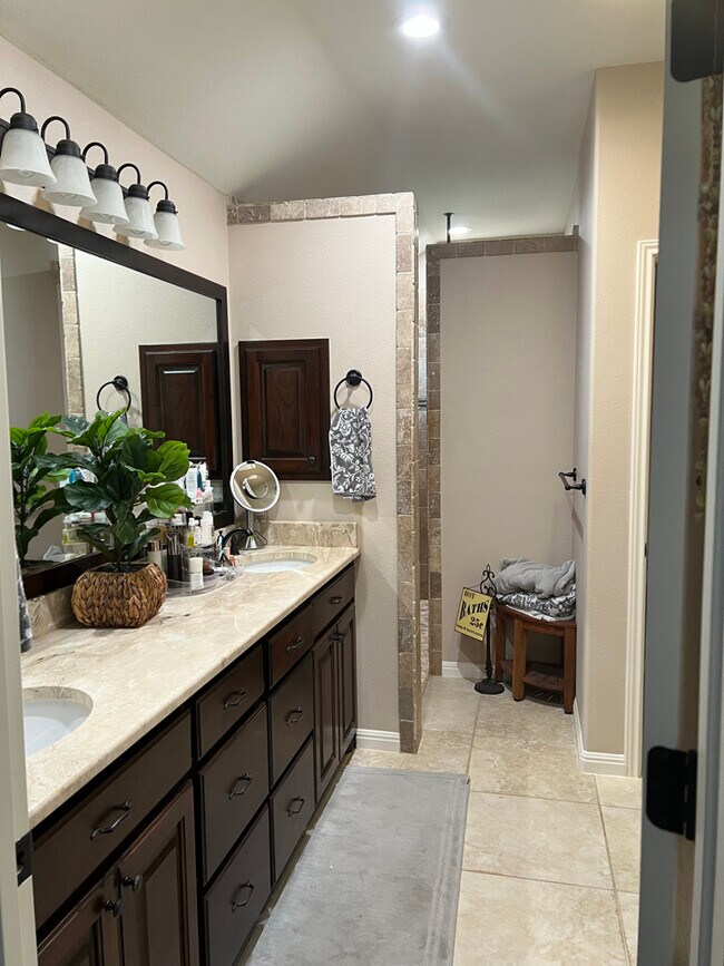Building Photo - 2247 Sun Rim Way