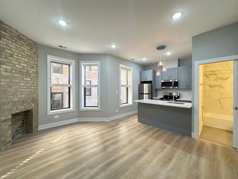 Building Photo - 419 W Belden Ave