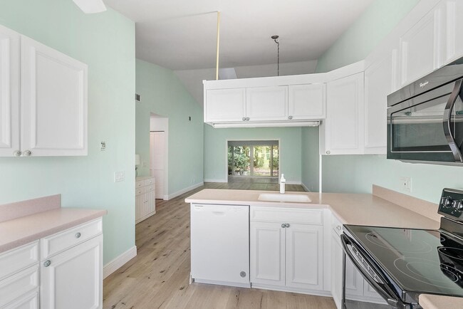 Building Photo - 10808 SE Sea Pines Cir