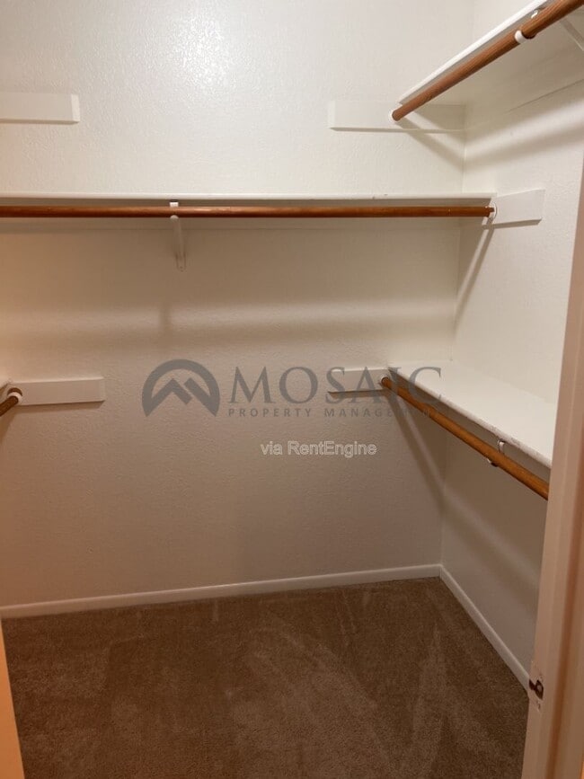 Building Photo - 921 S Val Vista Dr