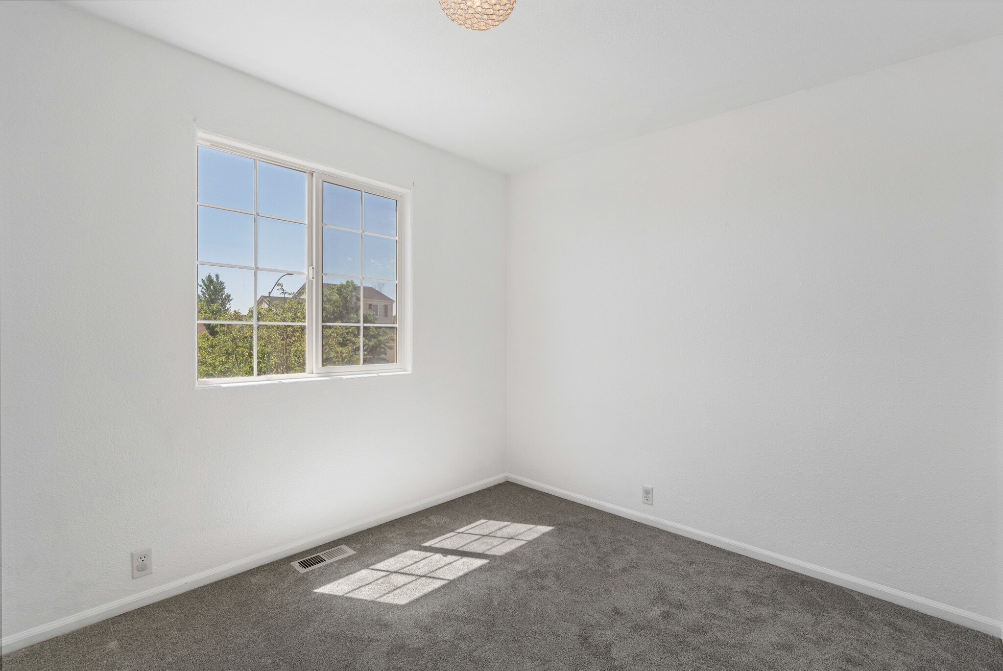 Building Photo - 7326 Village Meadows Dr