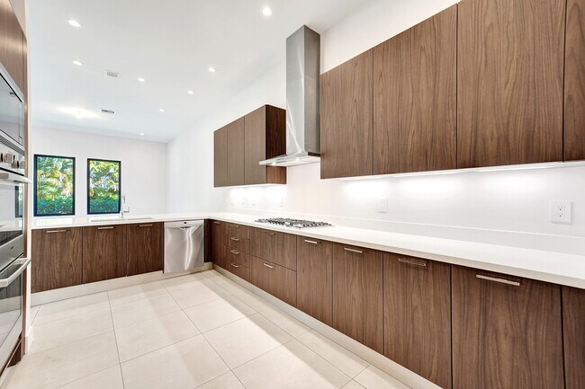 Building Photo - 5928 Brookfield Cir
