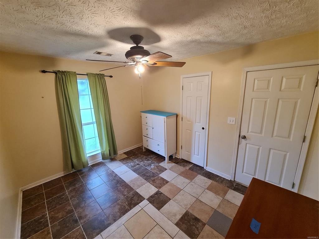 Building Photo - 123 Meadowview Dr