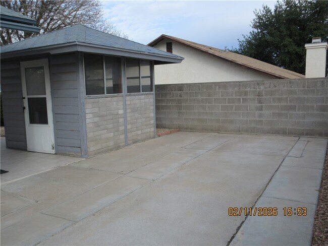 Building Photo - 3910 Lindsey Ave