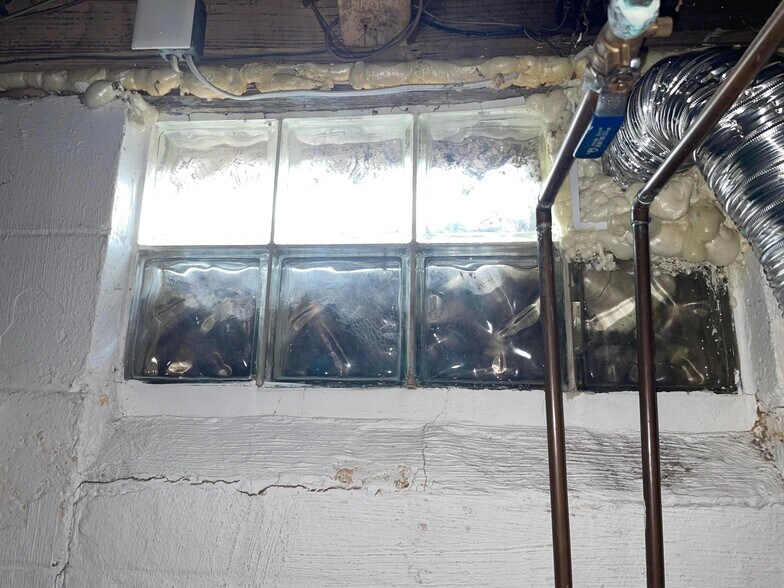 Building Photo - 341 S Roys Ave