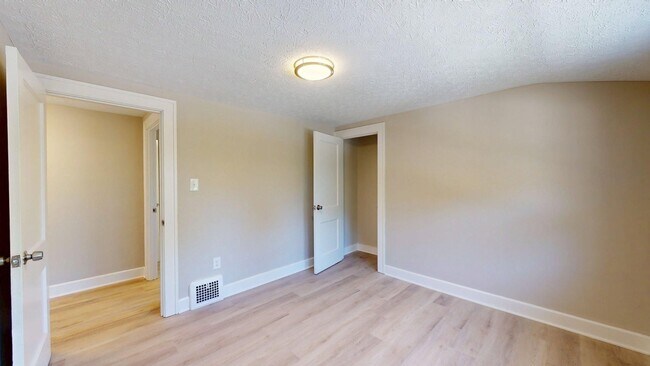 Building Photo - 4528 Rainbow Rd
