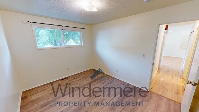 Building Photo - 151 E Maple St