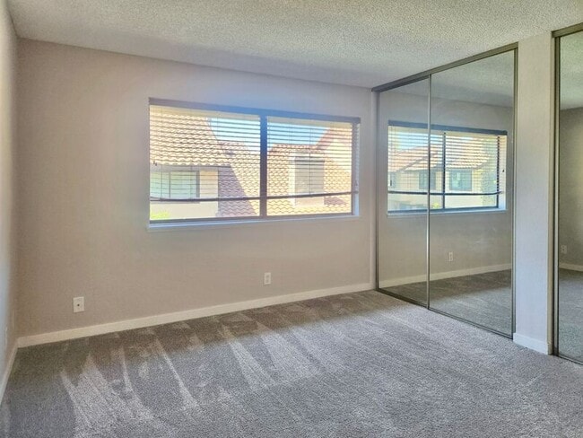 Building Photo - 5151 Walnut Ave