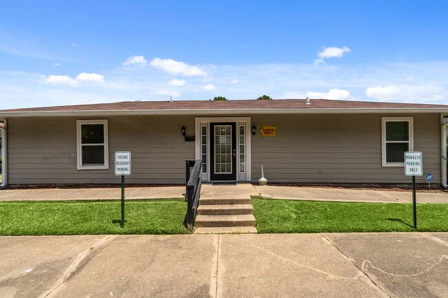 Front Office Exterior - Creekside Apartments