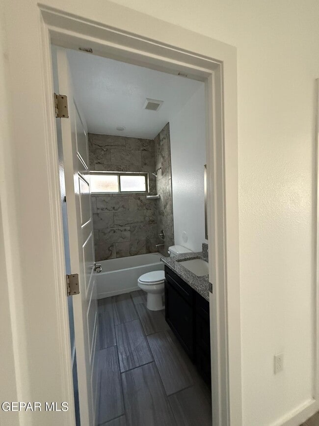 Building Photo - 11565 Leonor Duran St