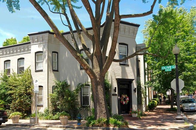 Building Photo - Georgetown Townhouse (Close to the West En...