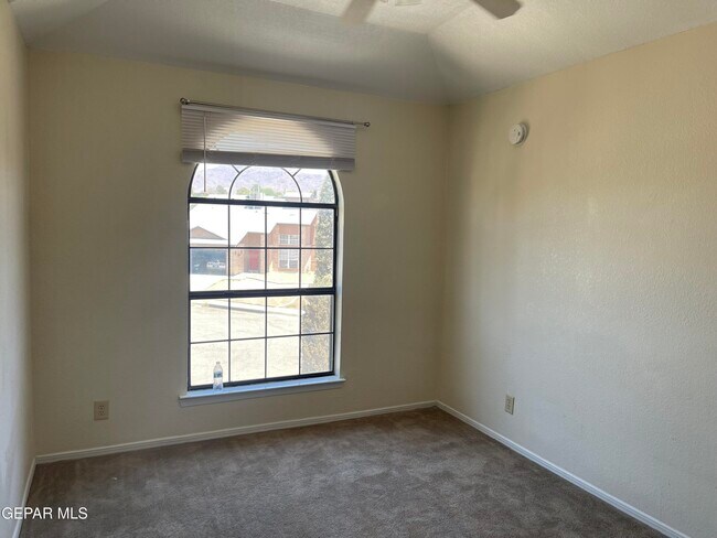 Building Photo - 705 Springfire Dr