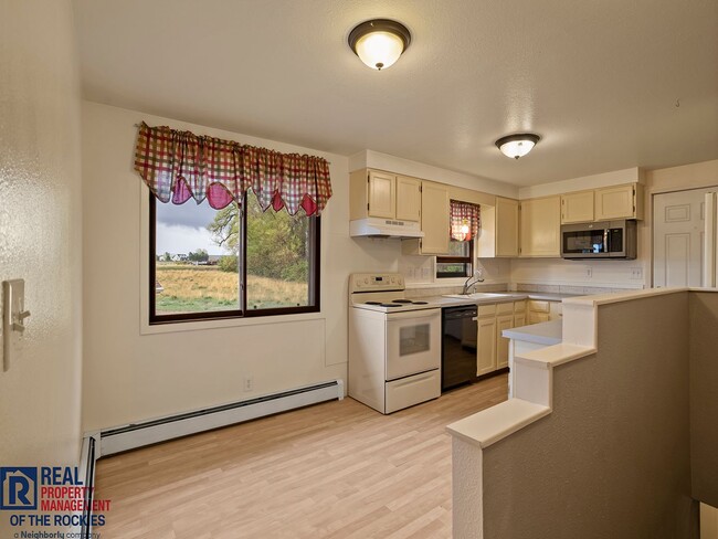 Building Photo - Charming 3-Bedroom Home on 2 Acres with Fr...