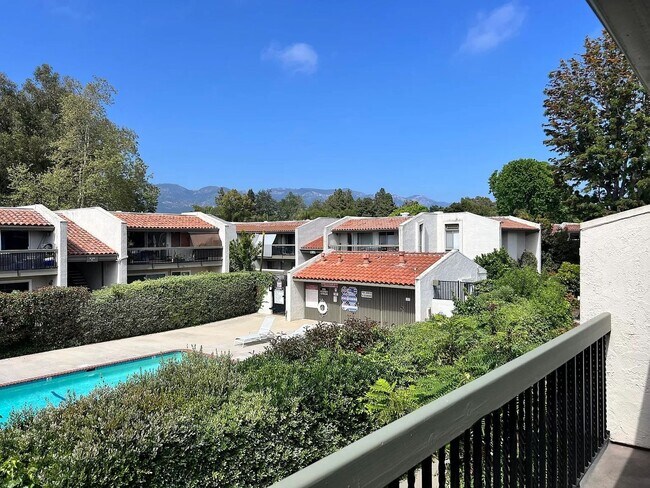 Building Photo - 1 Bedroom Townhome in Goleta