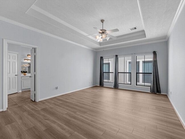 Building Photo - 11643 Royal Oaks View