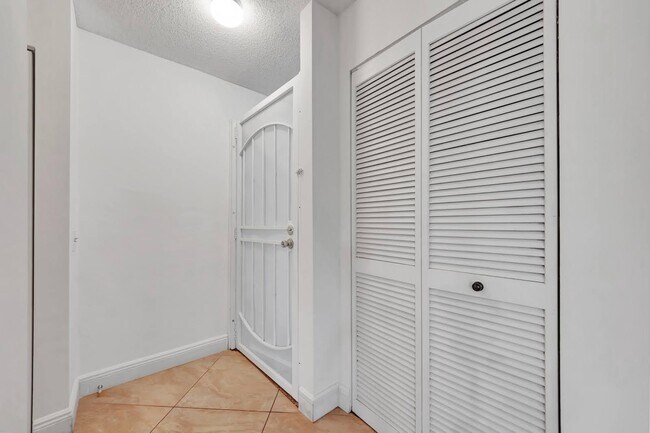 Building Photo - 6698 Montego Bay Blvd