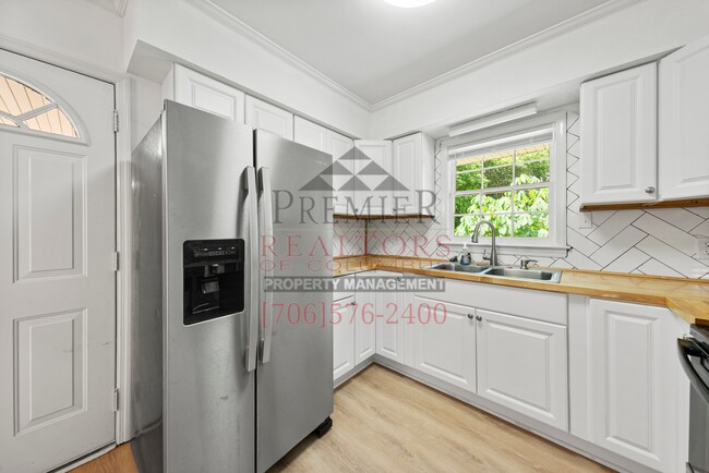 Building Photo - 4115 Lyn Dr
