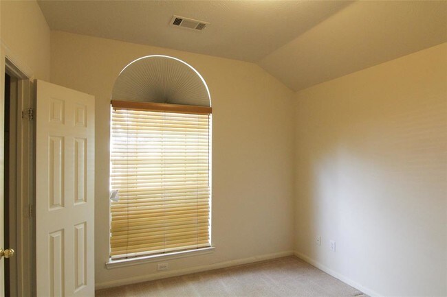 Building Photo - 3231 Stratford Pointe Dr
