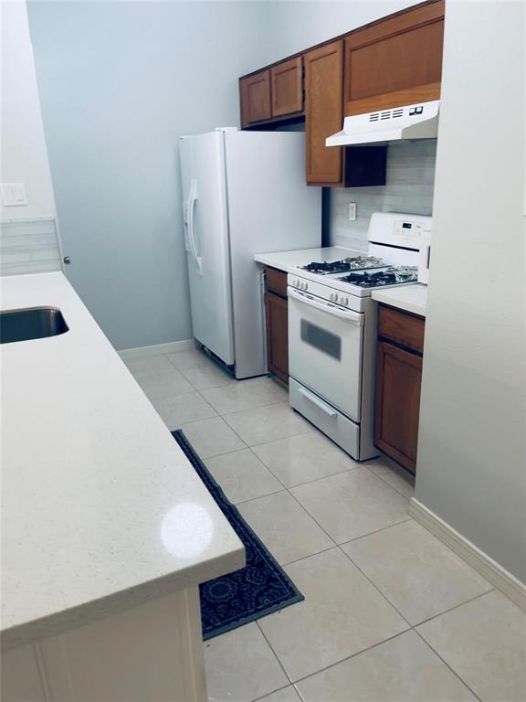 Building Photo - 631 E Country Grove Cir