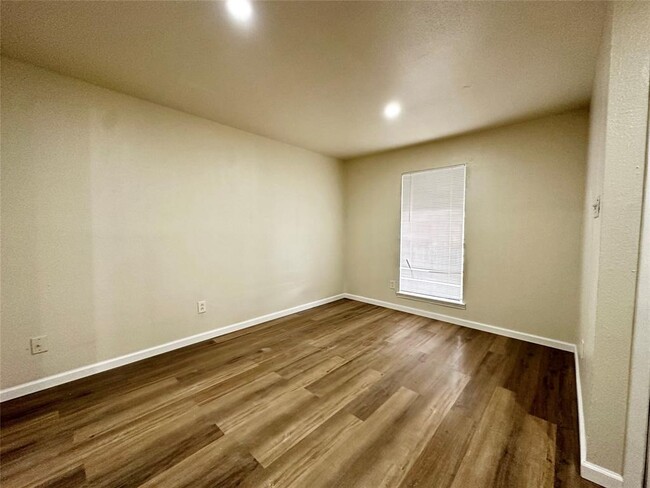Building Photo - 11802 Murr Way