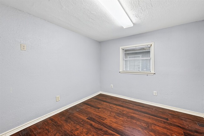 Building Photo - 9629 Sunnywood Dr