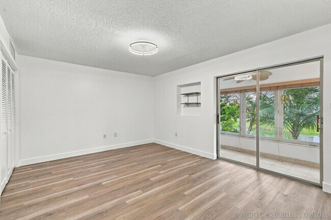Building Photo - 175 NE 203rd Terrace