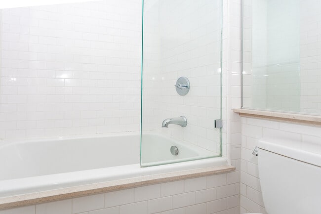 Building Photo - 257 S Spring St