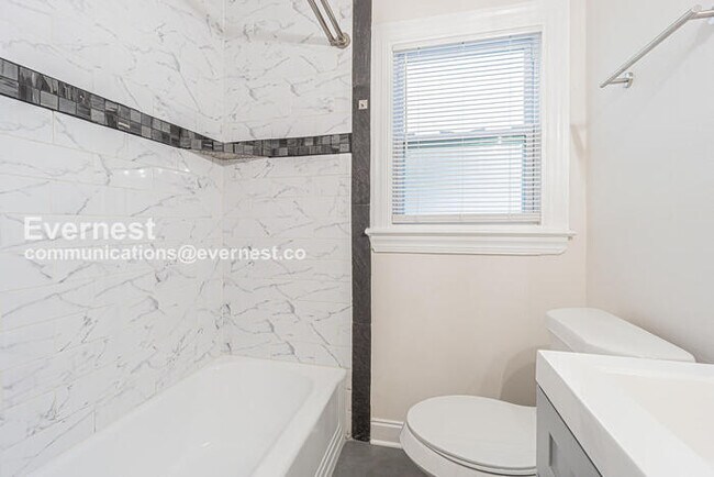 Building Photo - 3 Bed/2 Bath Home with Fenced Yard & Off-Street Parking / Pet-Friendly / Coming Soon!