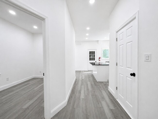 Building Photo - 428 56th St