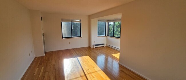 Building Photo - 200 Ledgewood Dr
