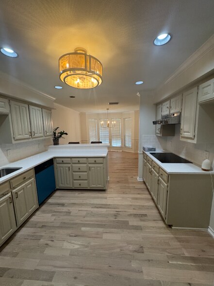 Building Photo - 3123 Bourbon St Cir