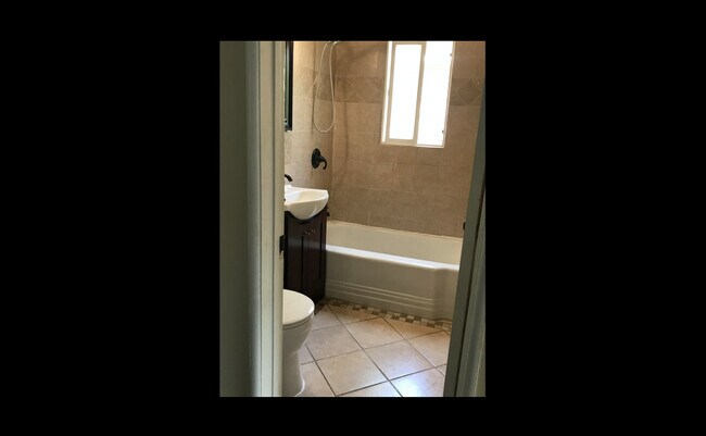 Bath - 2339 N Naomi St