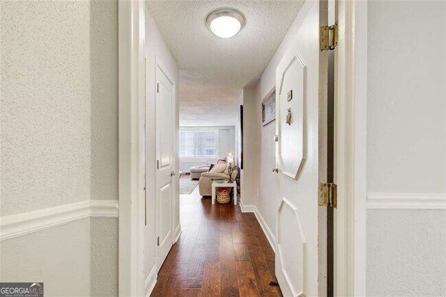 Primary Photo - 2479 Peachtree Rd NE