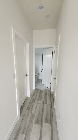 Building Photo - 2637 S Cochran Ave