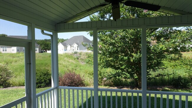 Building Photo - Great lakefront home in Kinderton