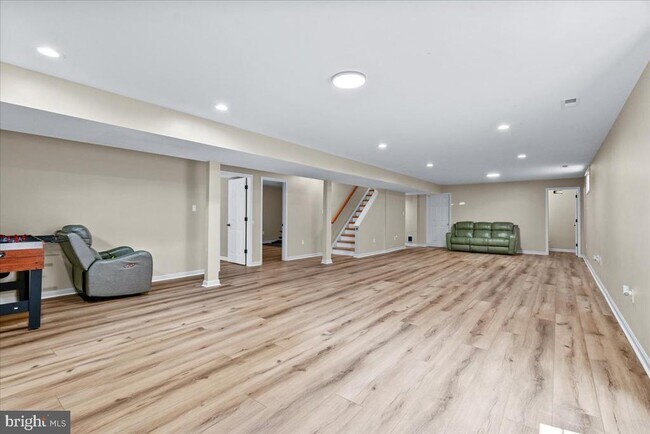 Building Photo - 2619 Inwood Dr