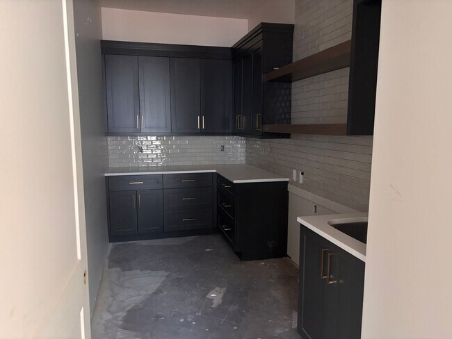 Building Photo - 2798 E Rosedale Dr