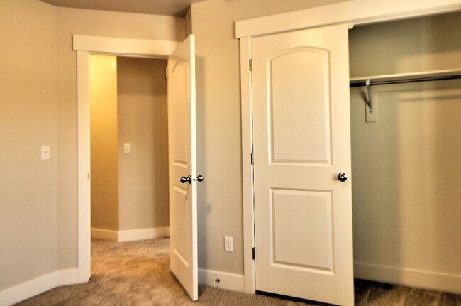 Building Photo - 16347 S Piston Ln