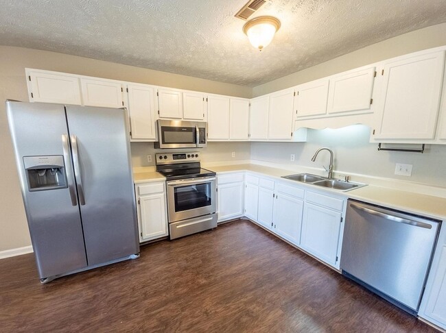 Building Photo - 2935 Chillingworth Dr