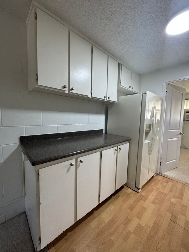 Building Photo - 1 Bed 1 Bath with parking near Diamond Head