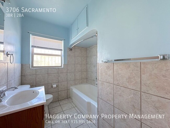 Building Photo - Central El Paso 3 bed with Refrig A/C and ...