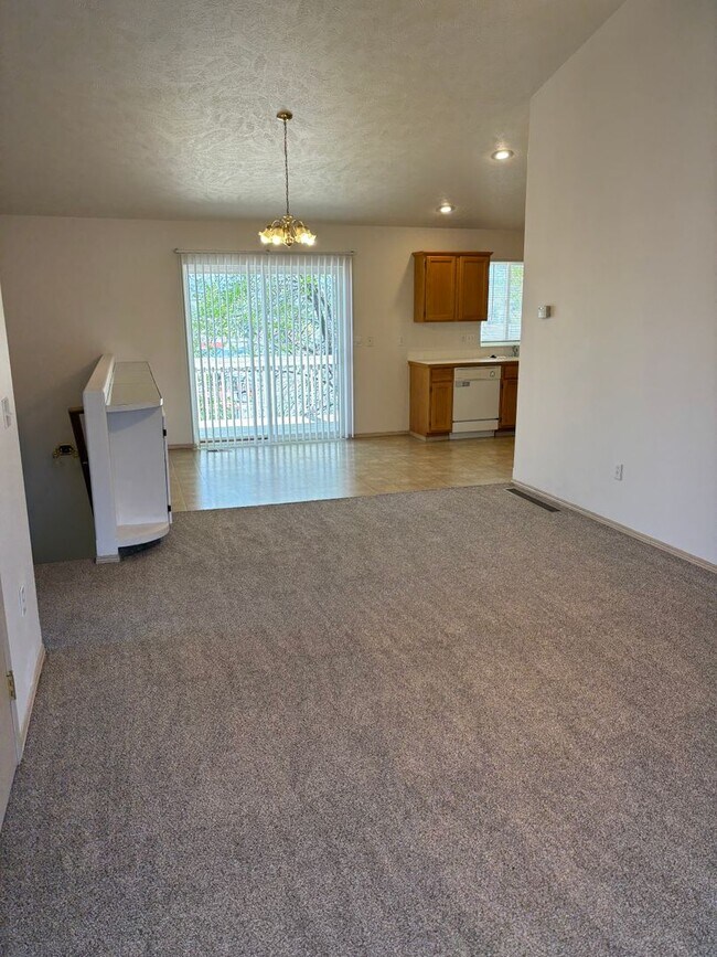Building Photo - 1009